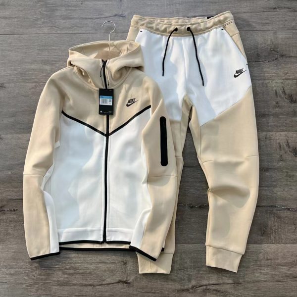 Nike NSW Tech Fleece Sportbekleidungsset von Grav1ty